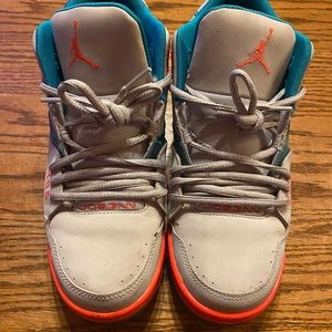 Air Jordan’s teal and orange size 7.5 Y